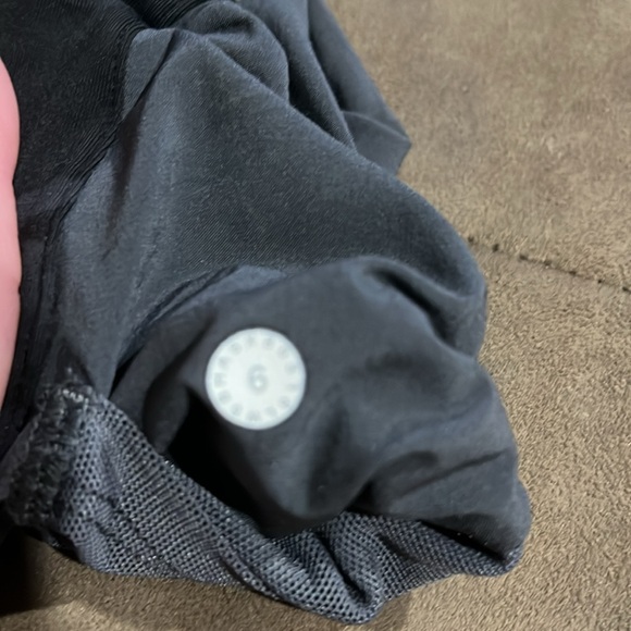 Lululemon blk camo pant w/ side pockets sz 6 25” inseam - Picture 7 of 7